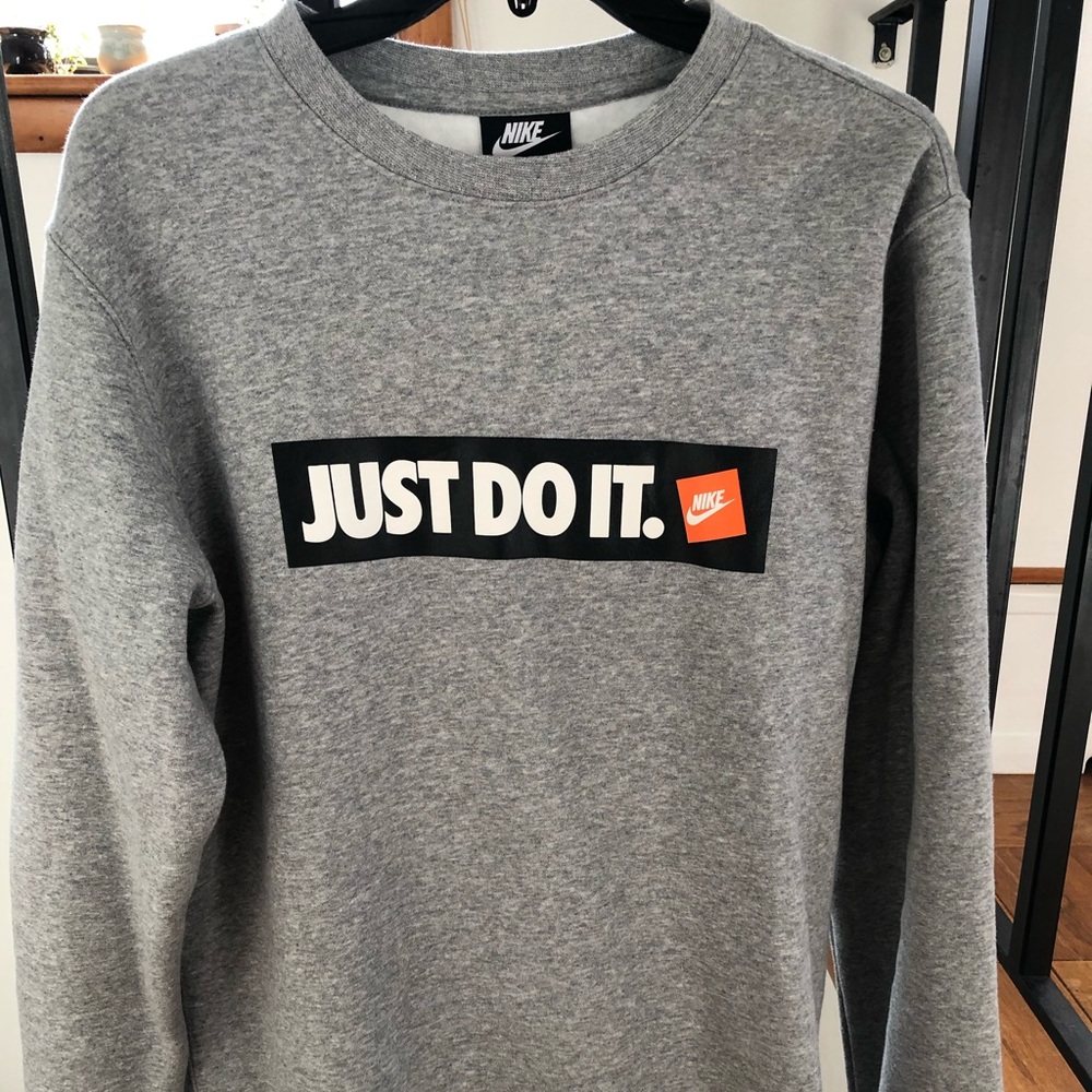 Unisex Medium Nike Sweatshirt